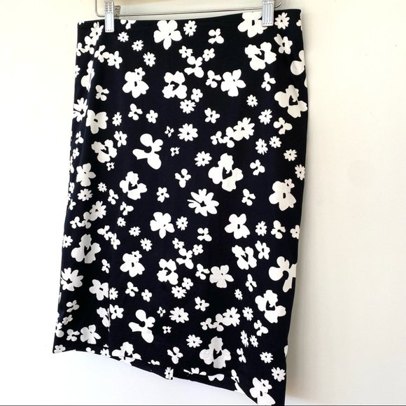 Talbots pencil skirt, black & white floral print, in a cotton & spandex blend - Picture 1 of 8